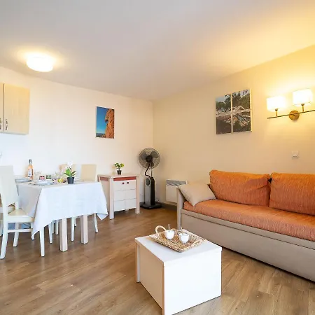 Apartment Village Cap Esterel - L'esquinade-59 By Interhome