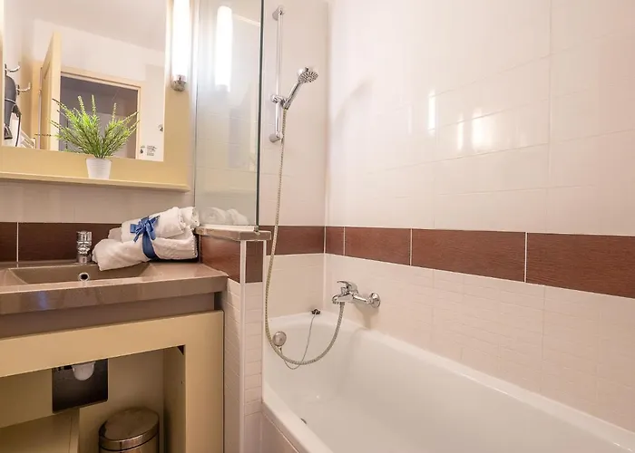 L'esquinade - E3 333 By Interhome